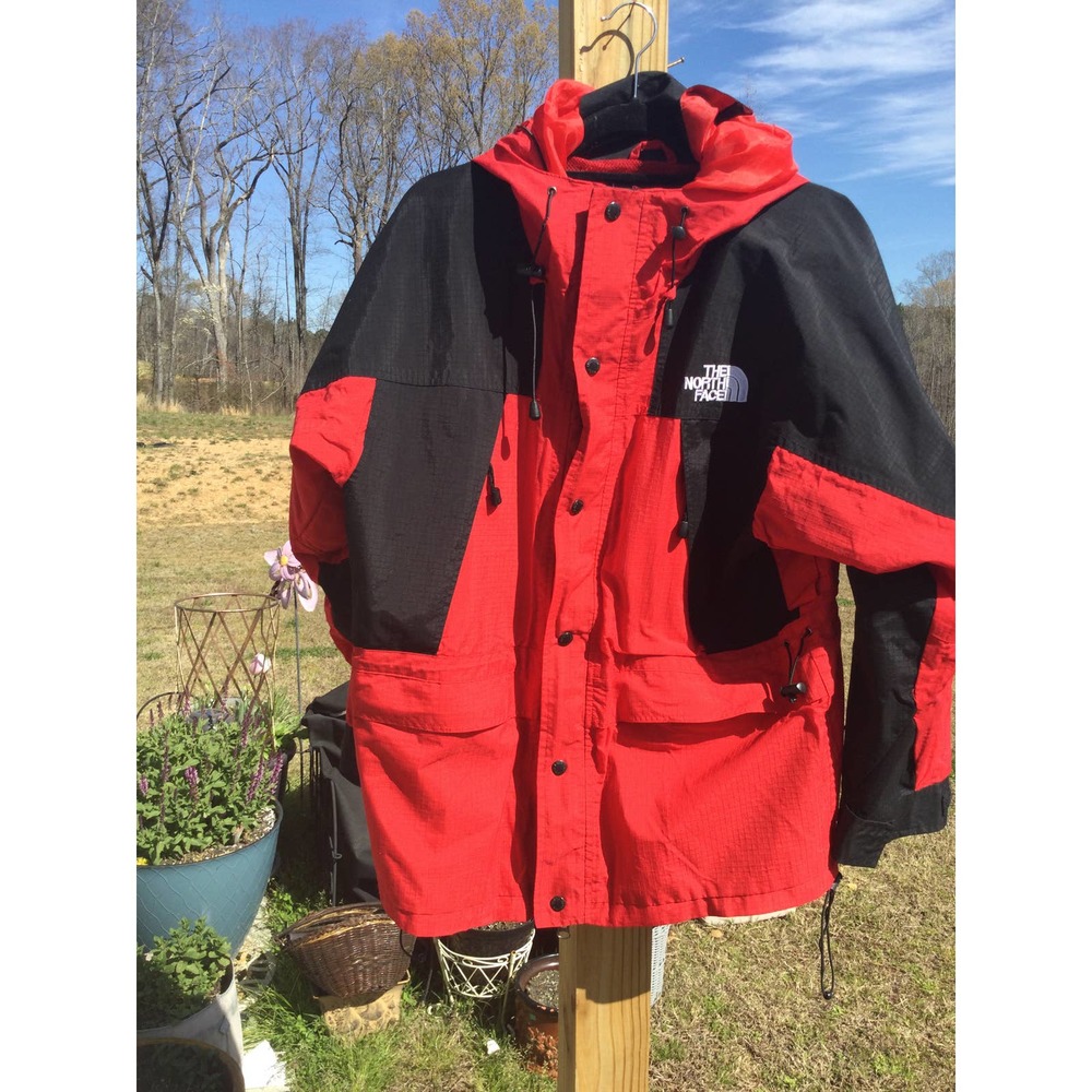 The North Face medium Summit series jacket coat red black gore-tex waterproof - Picture 3 of 14